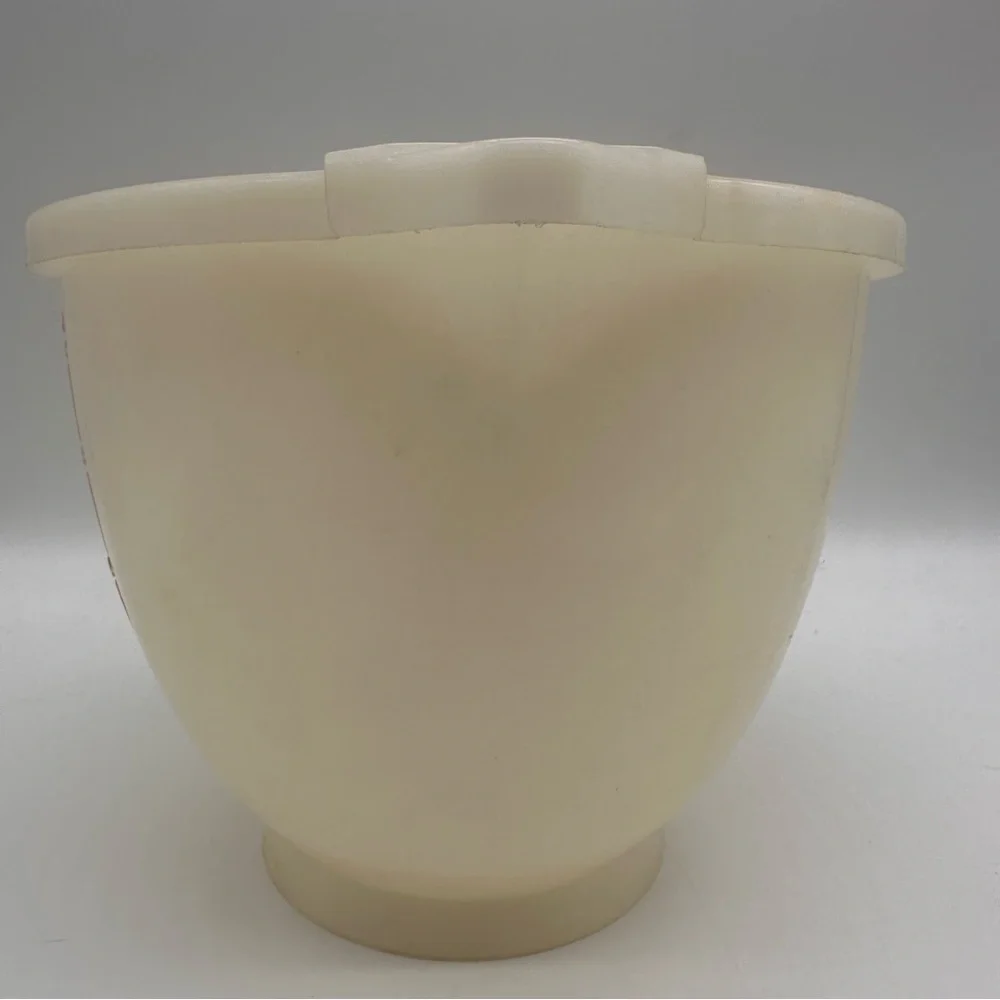 Tupperware Vintage Mix-N-Store 2 Quart Measuring Bowl